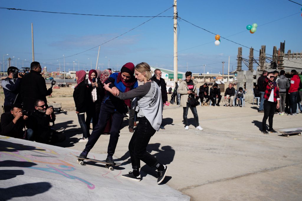 Lezioni di skate alle ragazze di Gaza